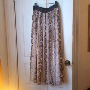 White House Black Market Size 8 Maxi Skirt brown & cream snakeskin print